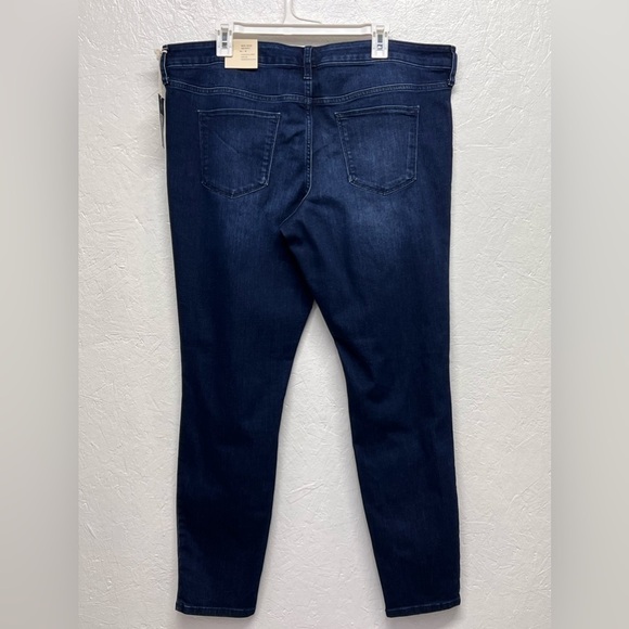 Women's Mid-Rise Skinny Jeans - Universal Thread™ - Dark Denim Wash - 18 - Picture 8 of 10